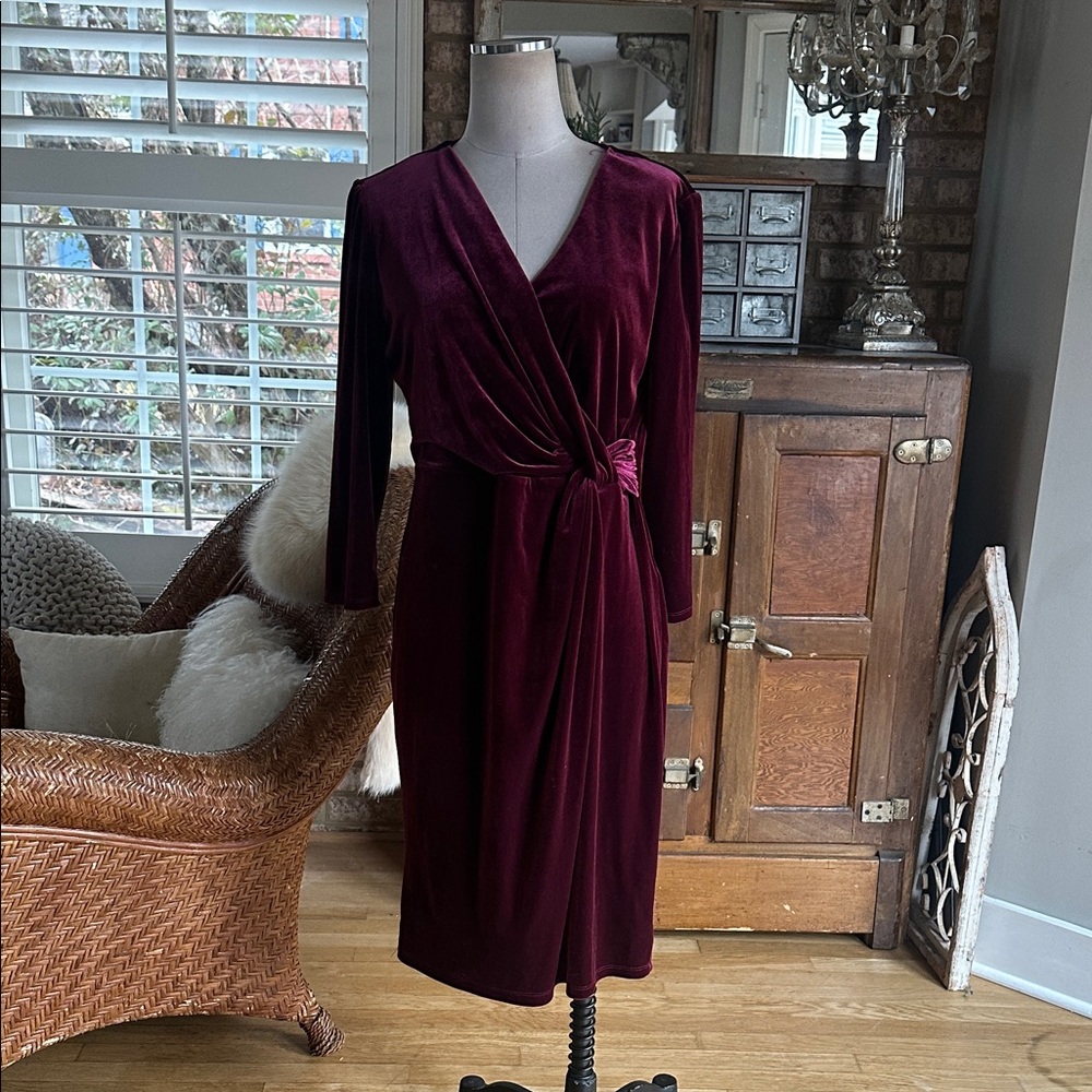 GINA BACCONI Alexxia Velvet Wrap Dress With Knot WINE 12 NEW